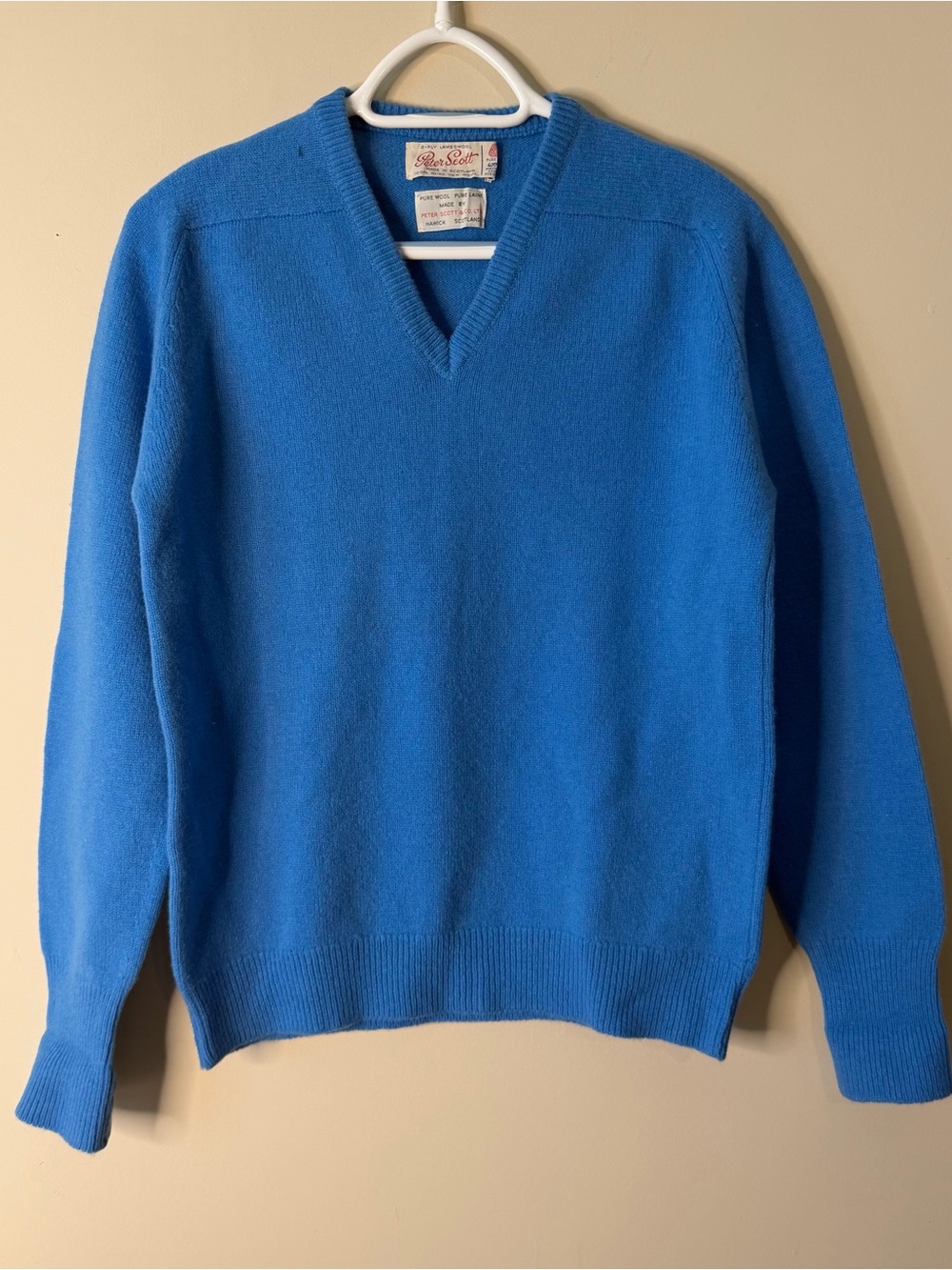 Vintage Peter Scott Men’s Blue V-Neck Lambswool Sweater